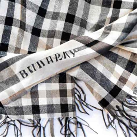 comment reconnaitre une vraie marque de sous vet burberry|Comment s'authentifier Burberry Vêtem.